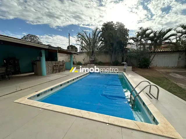 Casa com 594m² 3 quartos e 4 banheiros, à venda ou para alugar, no bairro Parque dos Pomares em Campinas