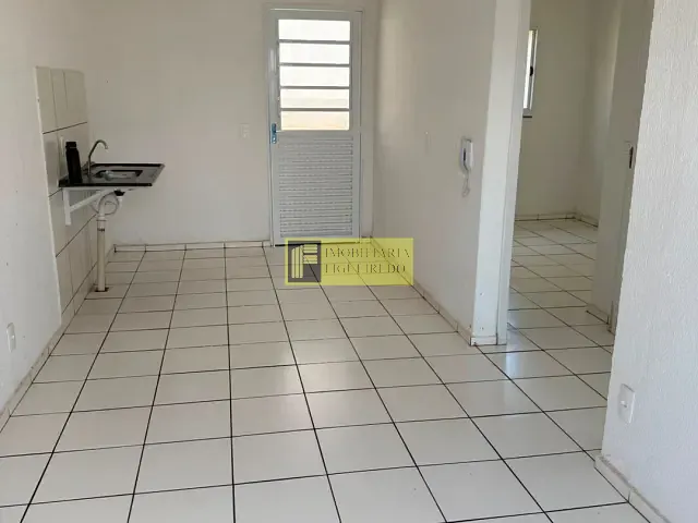 Casa 2 quartos e 1 banheiro, para alugar, no bairro Condomínio village quinta das paineras em Bady Bassitt