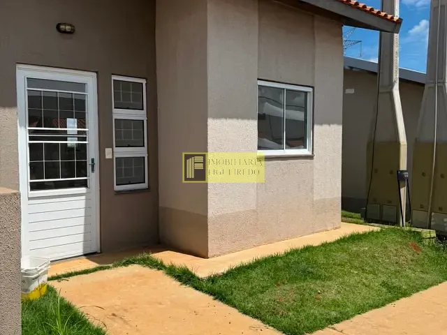 Casa 2 quartos e 1 banheiro, para alugar, no bairro Condomínio village quinta das paineras em Bady Bassitt