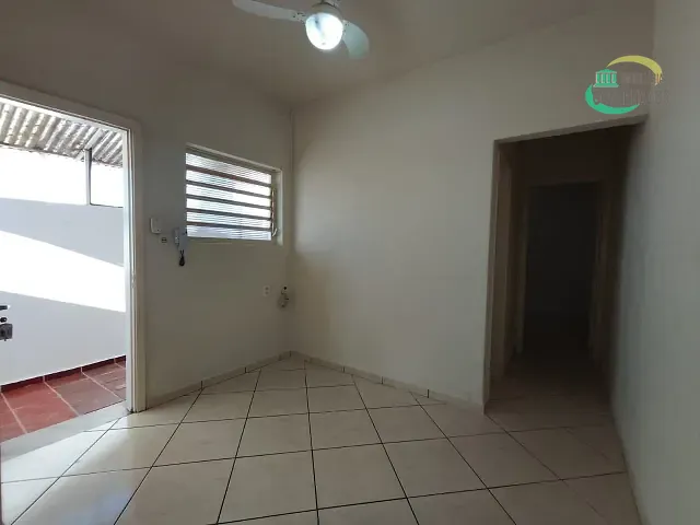 Casa com 250m² 1 quarto e 1 banheiro, para alugar, no bairro Jardim do Trevo em Campinas