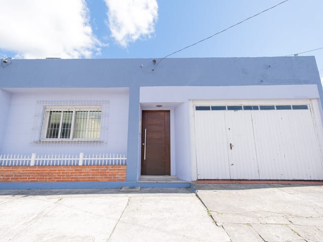 Casa com 340m² 3 quartos e 2 banheiros, à venda, no bairro Três Vendas em Pelotas