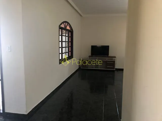 Casa com 720m² 6 quartos e 3 banheiros, à venda, no bairro Jardim Residencial Doutor Lessa em Pindamonhangaba