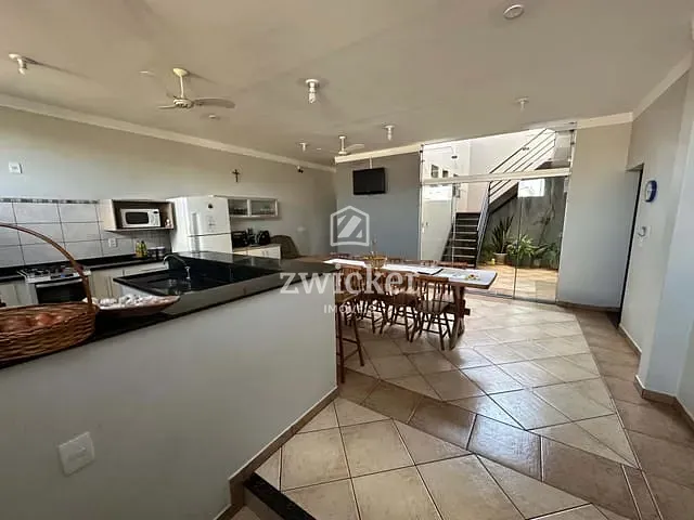 Casa com 235m² 4 quartos e 5 banheiros, à venda, no bairro Vila Santa Luzia em Bauru