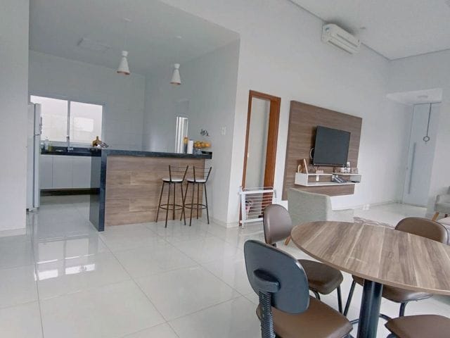 Casa com 362m² 3 quartos e 2 banheiros, à venda, no bairro Parque Residencial Damha em Araraquara