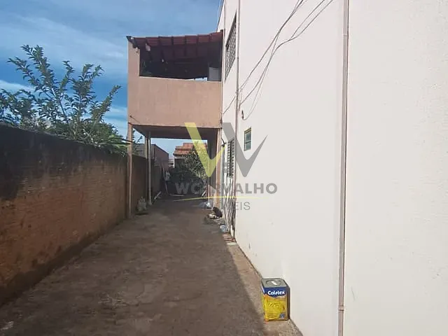 Casa com 300m² 3 quartos e 2 banheiros, à venda, no bairro Jardim Alexandrina em Anápolis