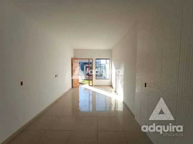 Casa 3 quartos e 2 banheiros, à venda, no bairro Cará-Cará em Ponta Grossa