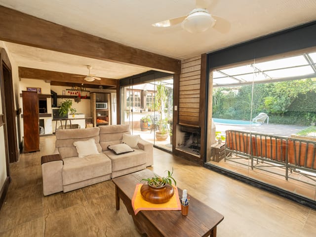 Casa com 300m², à venda, no bairro Areal em Pelotas