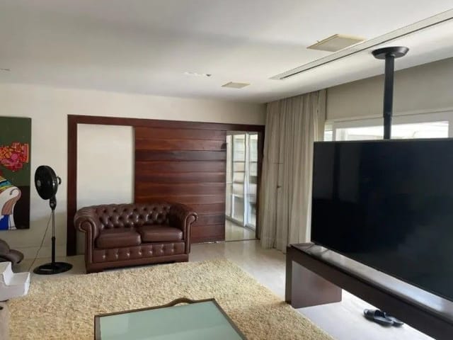 Casa com 817m² 4 quartos e 4 banheiros, à venda, no bairro Urbanova em São José dos Campos