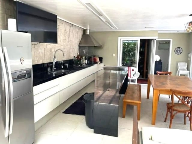Casa com 817m² 4 quartos e 4 banheiros, à venda, no bairro Urbanova em São José dos Campos