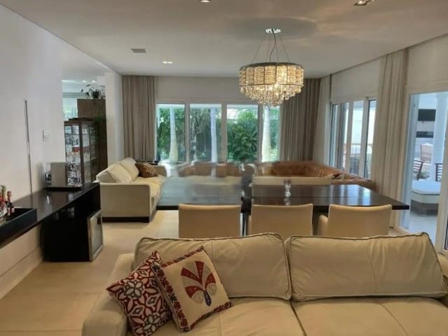 Casa com 817m² 4 quartos e 4 banheiros, à venda, no bairro Urbanova em São José dos Campos