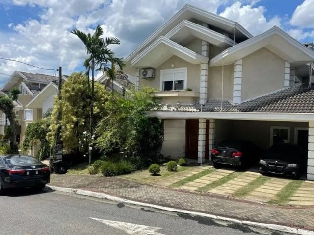 Casa com 817m² 4 quartos e 4 banheiros, à venda, no bairro Urbanova em São José dos Campos