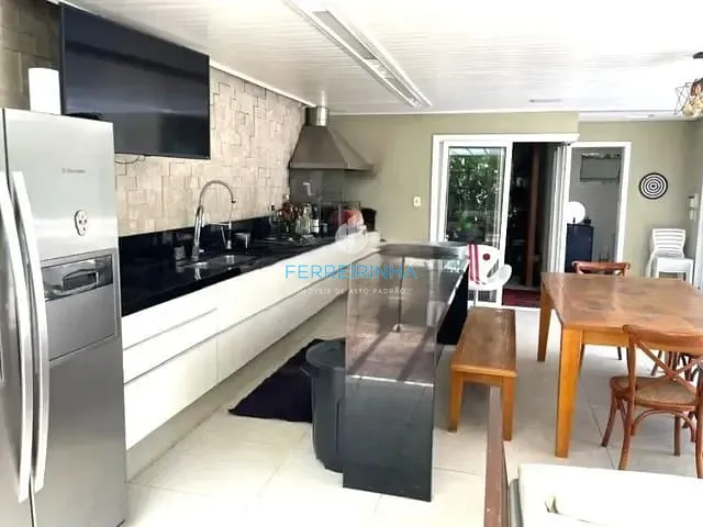Casa com 817m² 4 quartos e 4 banheiros, à venda, no bairro Urbanova em São José dos Campos