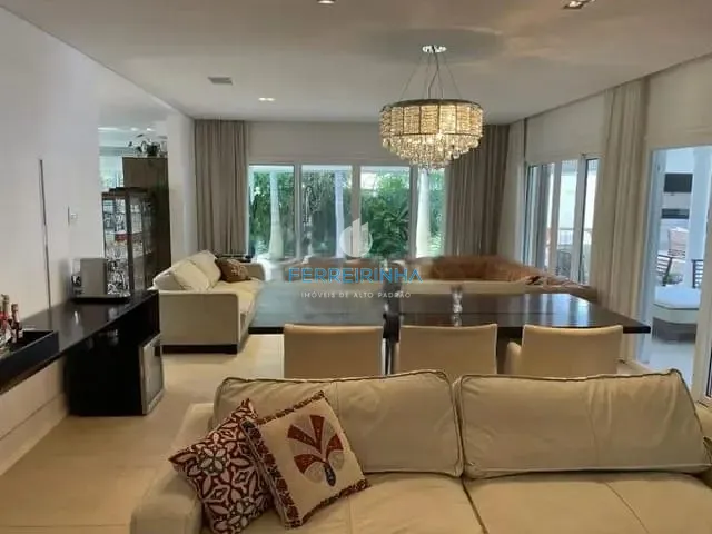 Casa com 817m² 4 quartos e 4 banheiros, à venda, no bairro Urbanova em São José dos Campos