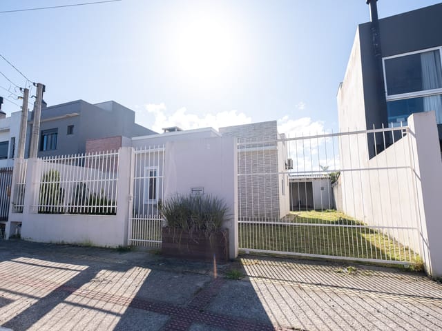 Casa 1 quarto e 1 banheiro, à venda, no bairro Laranjal em Pelotas