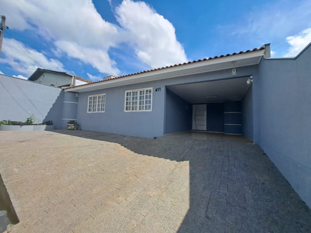 *Em negociação* Locação - Casa com piscina, 3 quartos sendo 1 suíte master, 2 vagas de garagem, 100 m², Bairro Chapada.