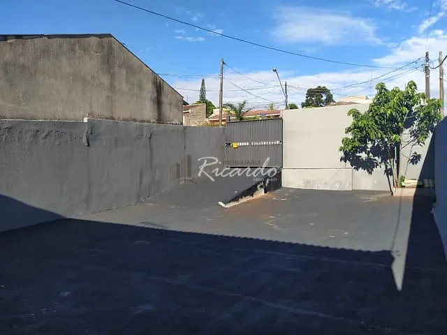 Casa com 700m² 3 quartos e 2 banheiros, à venda, no bairro Centro em Arapongas