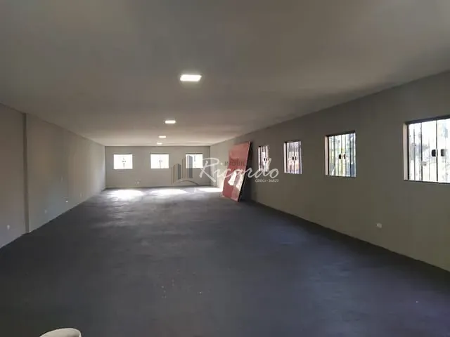 Casa com 700m² 3 quartos e 2 banheiros, à venda, no bairro Centro em Arapongas