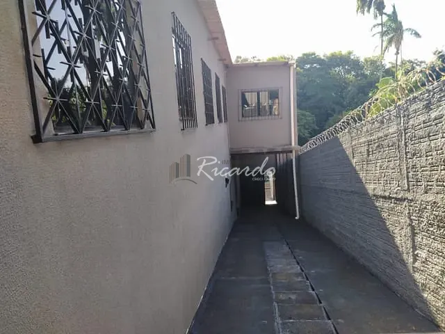 Casa com 700m² 3 quartos e 2 banheiros, à venda, no bairro Centro em Arapongas