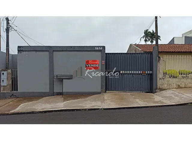 Casa com 700m² 3 quartos e 2 banheiros, à venda, no bairro Centro em Arapongas