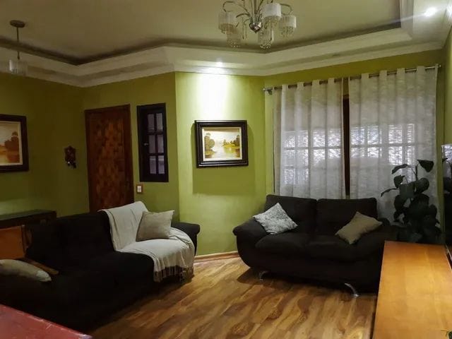 Casa com 150m² 2 quartos e 1 banheiro, à venda, no bairro Jardim Layr em Mogi das Cruzes