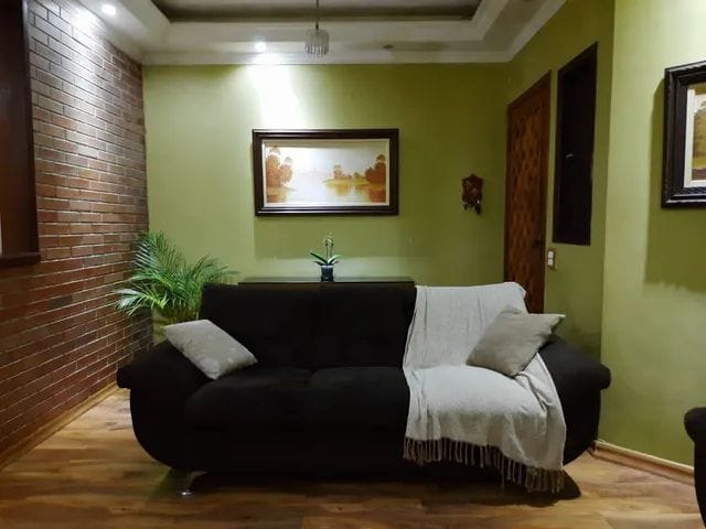 Casa com 150m² 2 quartos e 1 banheiro, à venda, no bairro Jardim Layr em Mogi das Cruzes