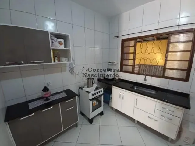 Casa com 280m² 2 quartos e 1 banheiro, à venda, no bairro Jardim Santa Marina em Jacareí