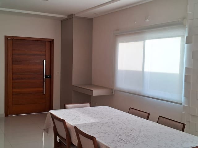 Casa com 250m² 4 quartos e 2 banheiros, à venda, no bairro Urbanova em São José dos Campos