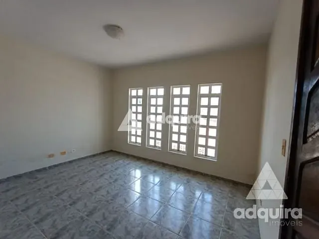 Casa com 500m² 3 quartos e 4 banheiros, à venda, no bairro Oficinas em Ponta Grossa