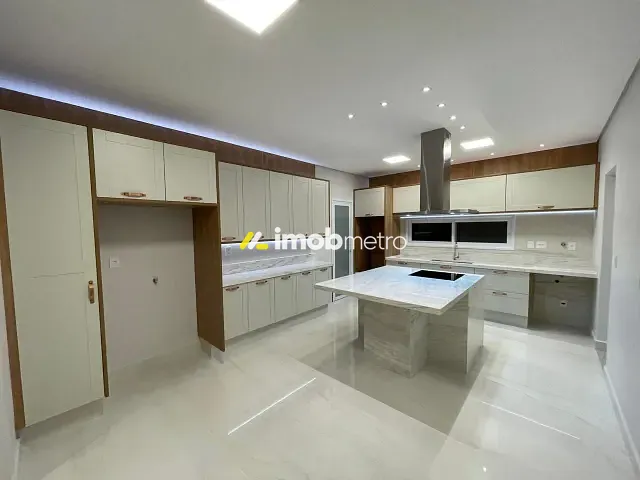 Casa com 685m² 4 quartos e 6 banheiros, à venda, no bairro Alphaville em Campinas