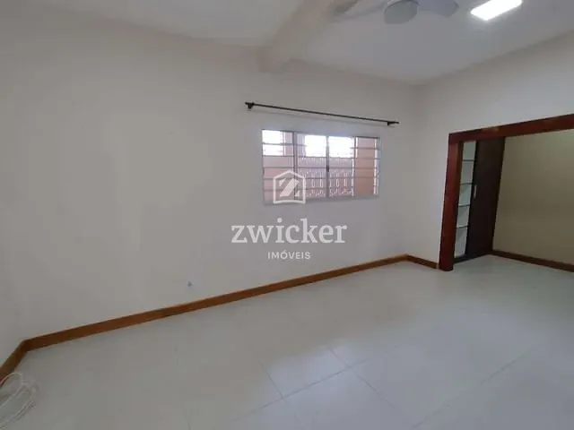Casa com 200m² 3 quartos e 2 banheiros, à venda, no bairro Núcleo Habitacional Mary Dota em Bauru