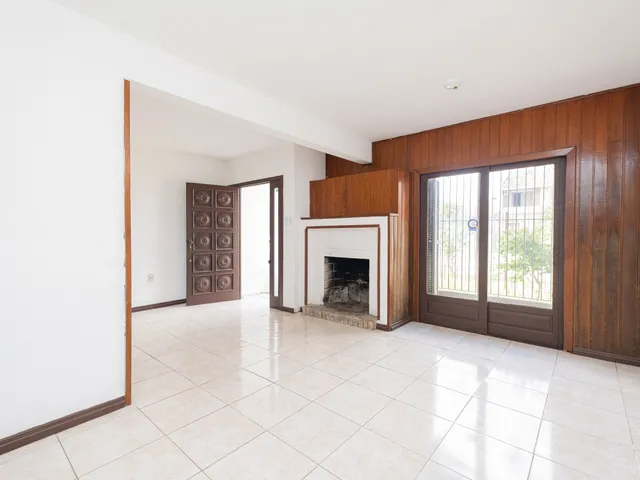 Casa com 300m² 4 quartos e 4 banheiros, à venda ou para alugar, no bairro Três Vendas em Pelotas