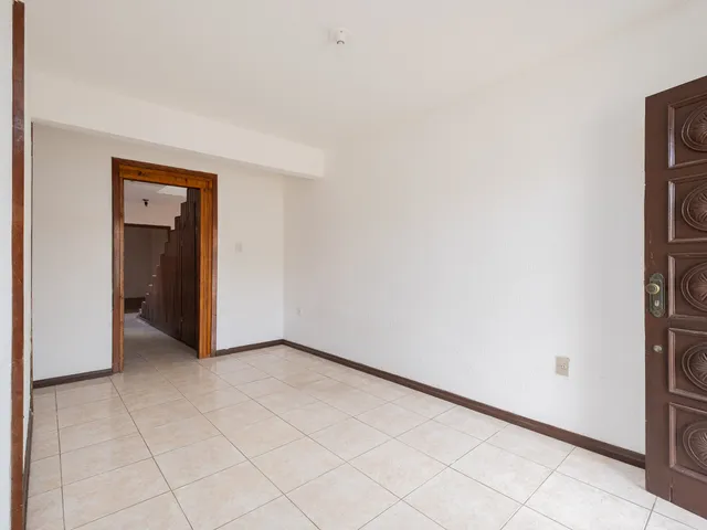 Casa com 300m² 4 quartos e 4 banheiros, à venda ou para alugar, no bairro Três Vendas em Pelotas