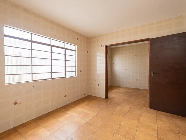 Casa com 300m² 4 quartos e 4 banheiros, à venda ou para alugar, no bairro Três Vendas em Pelotas