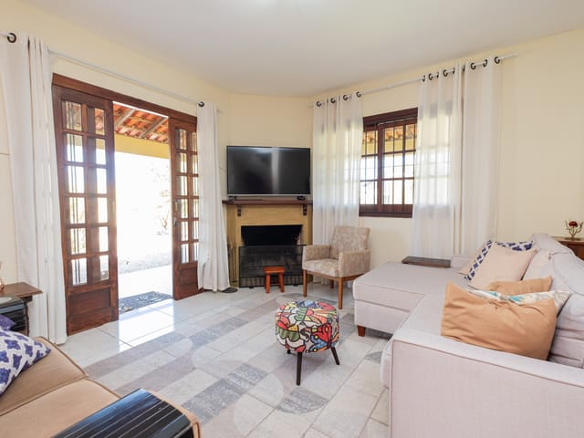 Casa com 600m² 4 quartos e 3 banheiros, à venda, no bairro Laranjal em Pelotas
