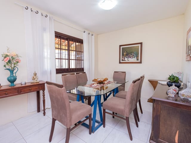 Casa com 600m² 4 quartos e 3 banheiros, à venda, no bairro Laranjal em Pelotas