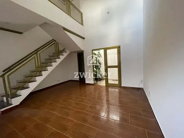 Sobrado com 225m² 4 quartos e 5 banheiros, à venda ou para alugar, no bairro Núcleo Residencial Presidente Geisel em Bauru