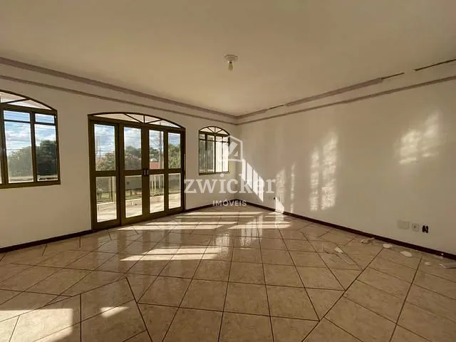 Sobrado com 225m² 4 quartos e 5 banheiros, à venda ou para alugar, no bairro Núcleo Residencial Presidente Geisel em Bauru