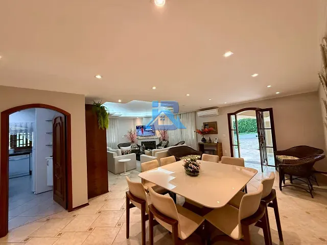 Casa com 1744m² 5 quartos e 5 banheiros, à venda, no bairro Ville Chamonix em Itatiba