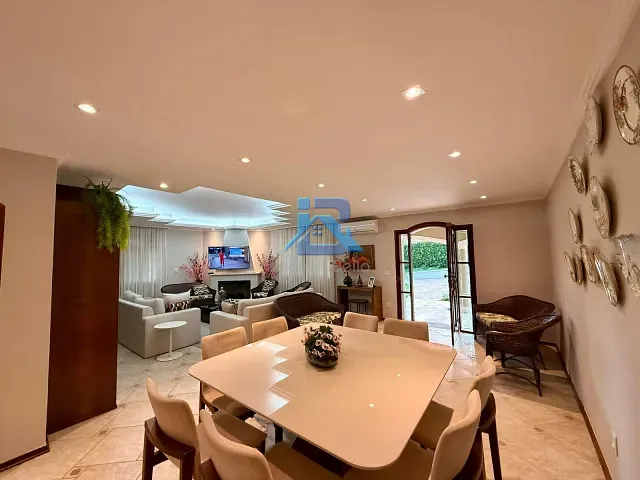 Casa com 1744m² 5 quartos e 5 banheiros, à venda, no bairro Ville Chamonix em Itatiba