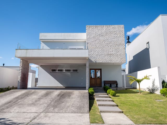 Foto do Casa - Casa à venda no Alphaville Fase 1, Laranjal: 185m², 2 quartos (1 suíte), 2 vagas, varanda e churrasqueira. Condomínio completo com segurança e lazer premium. | UP Imóveis