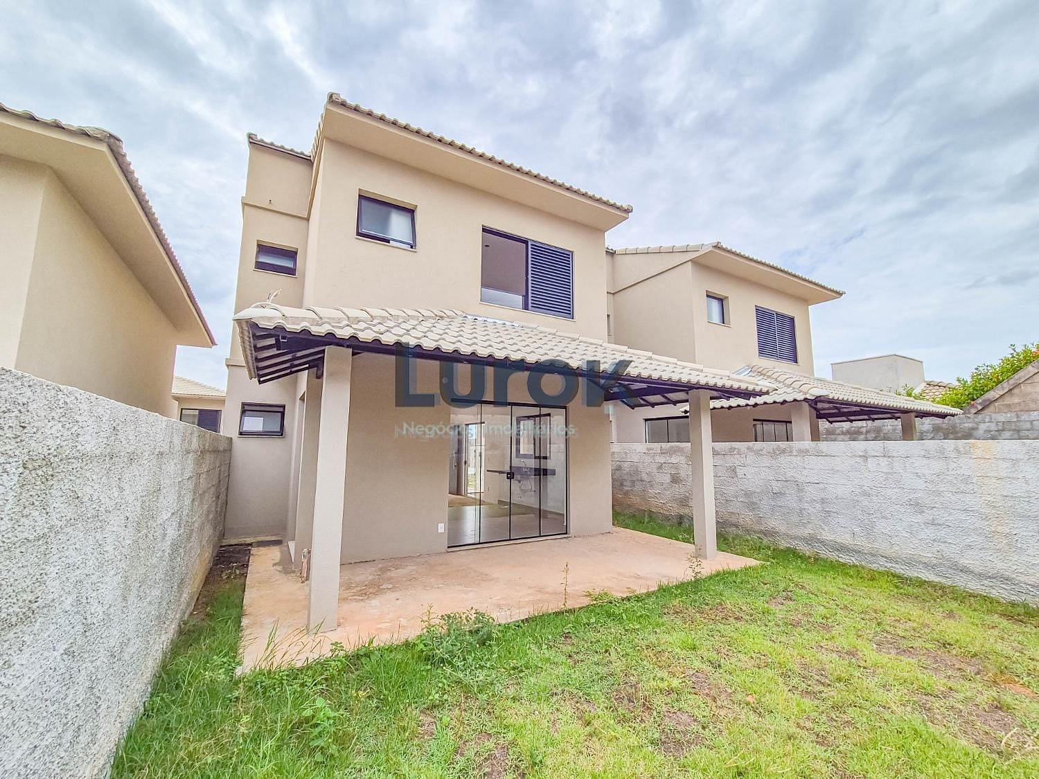 Casa à venda com 3 quartos, 121m² - Foto 2