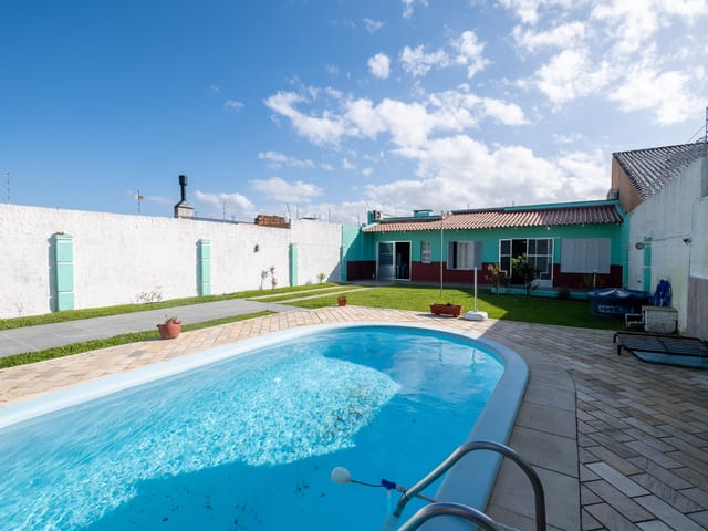 Casa 3 quartos e 2 banheiros, à venda, no bairro Laranjal em Pelotas