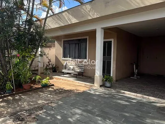 Casa com 360m² 3 quartos e 1 banheiro, para alugar, no bairro Santa Mônica em Belo Horizonte