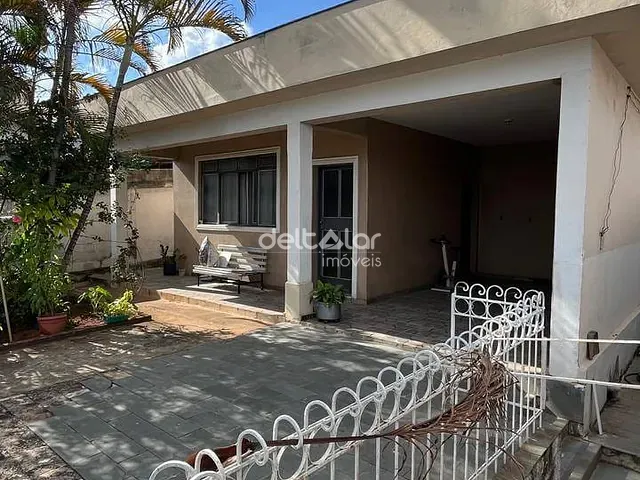 Casa com 360m² 3 quartos e 1 banheiro, para alugar, no bairro Santa Mônica em Belo Horizonte