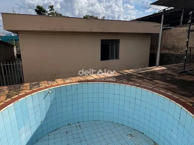 Casa com 360m² 3 quartos e 1 banheiro, à venda, no bairro Santa Mônica em Belo Horizonte