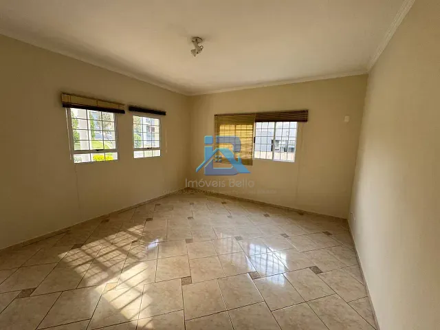 Casa com 574m² 4 quartos e 3 banheiros, para alugar, no bairro Terras de Santa Cruz em Itatiba