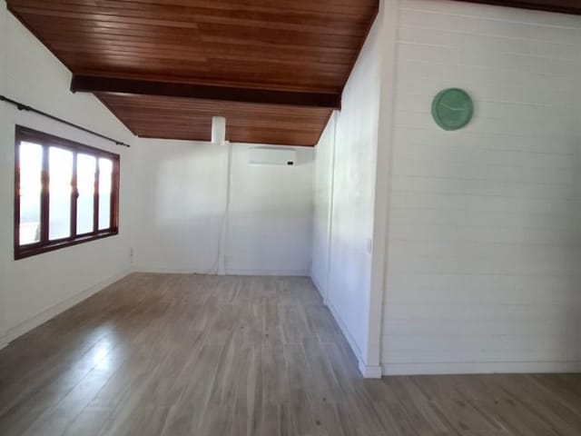 Casa com 387m² 3 quartos e 2 banheiros, à venda, no bairro Urbanova em São José dos Campos