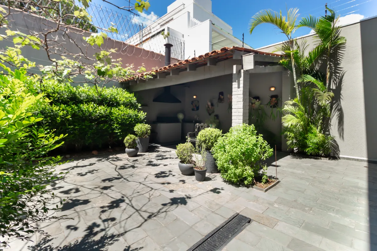 Casa para venda em Jardim Paulistano com 4 quartos, sendo 1 suíte, 300m²