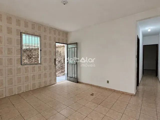 Casa com 95m² 2 quartos e 1 banheiro, para alugar, no bairro Candelária em Belo Horizonte