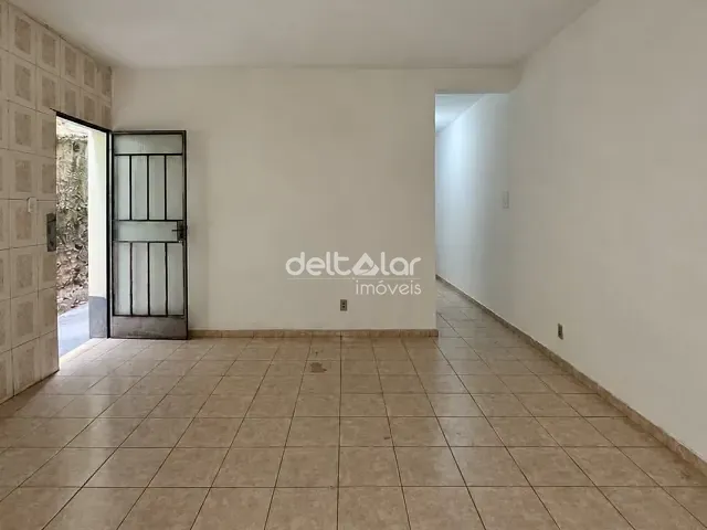 Casa com 95m² 2 quartos e 1 banheiro, para alugar, no bairro Candelária em Belo Horizonte